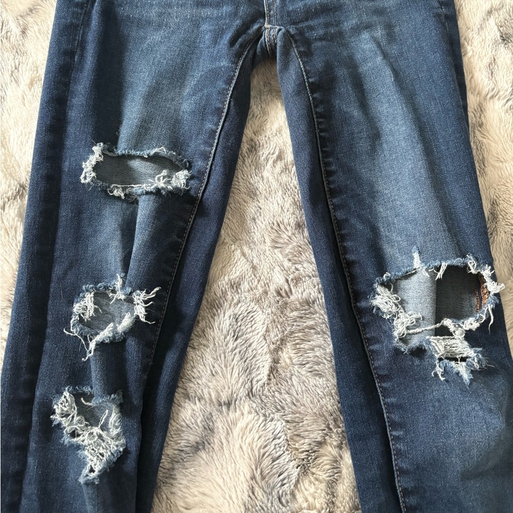 Distressed Blue Jeans - Picture 3 of 7